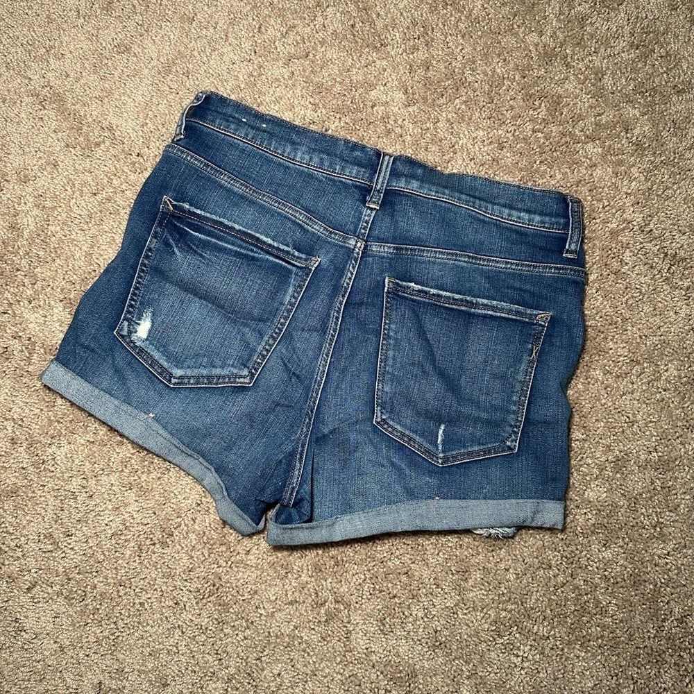 Express Shorts - Picture 2 of 3